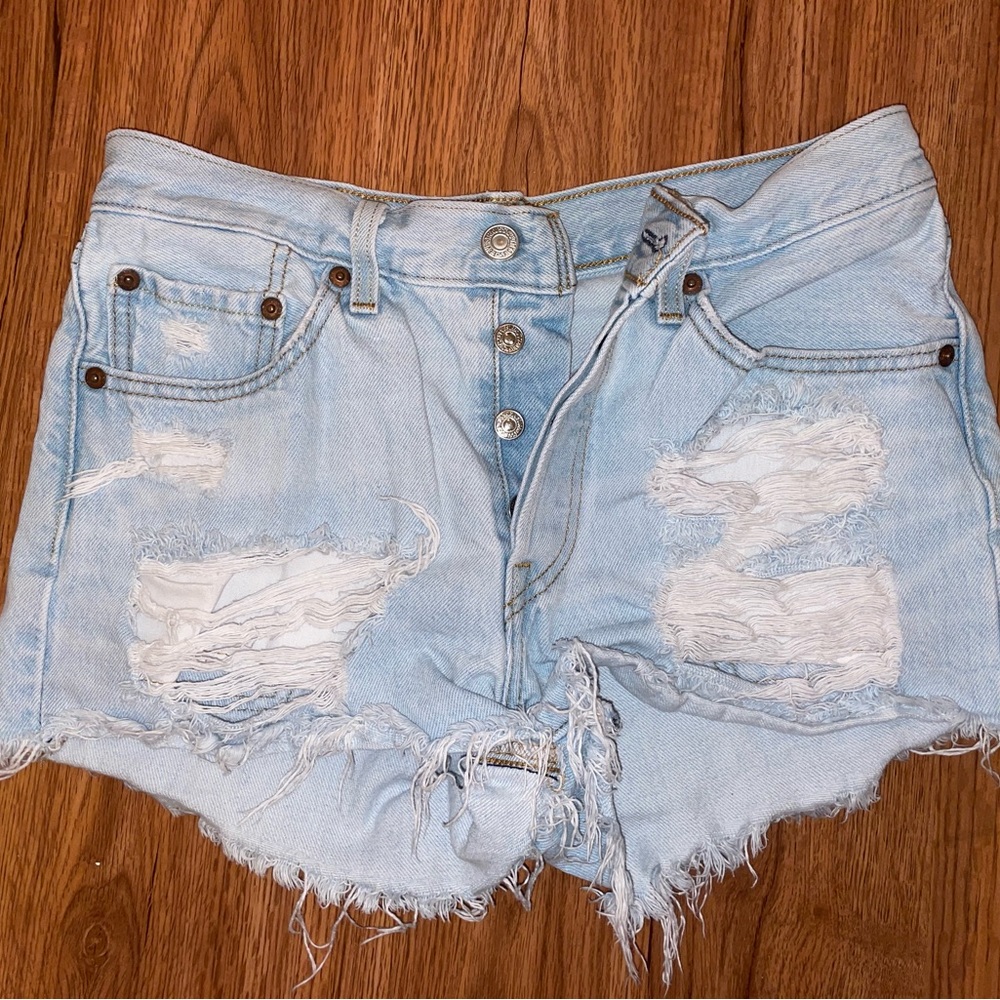 Light Wash Levi Jean Shorts